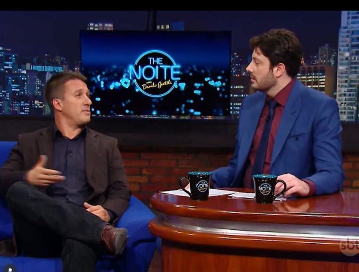 Biólogo Randy Baldresca em entrevista técnica no programa The Noite